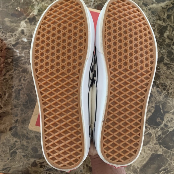 Vans - Picture 3 of 3